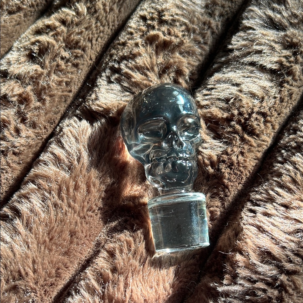 Clear Skull Glass Bottle Stopper
